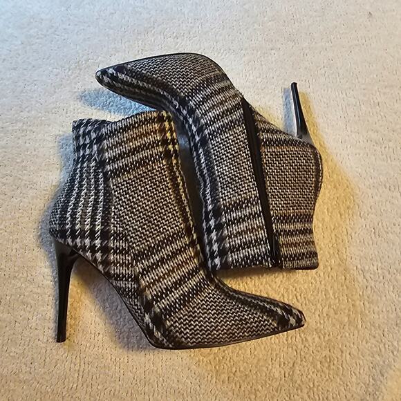 Lilianna Women’s SZ 8 Plaid Houndstooth Pointed Toe Stiletto Heel Ankle Boots - Picture 1 of 7